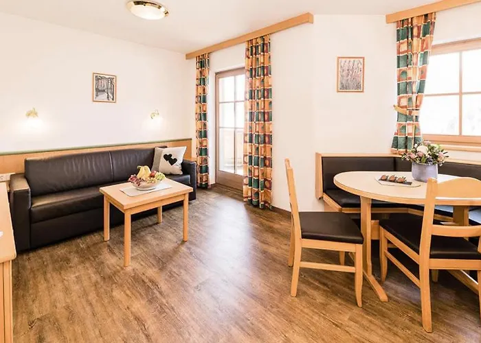 Feriengut Hasenau מלון דירות 4*